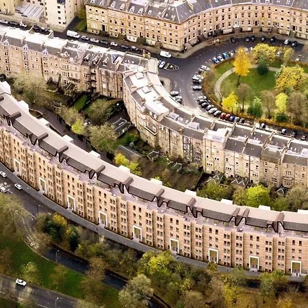 Stylish 2 Bedroom In Park Circus, West End Apartment *