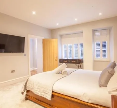 Stylish 2 Bedroom In Park Circus, West End Apartment Glasgow