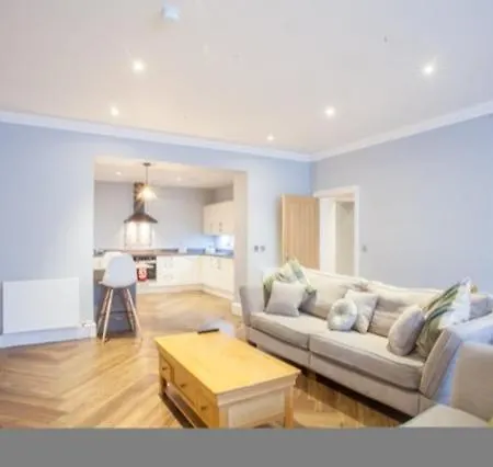 Stylish 2 Bedroom In Park Circus, West End