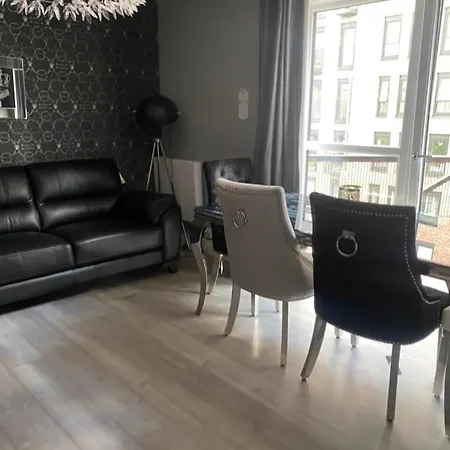 2 Bedroom At Secc Hydro Free Parking Apartment