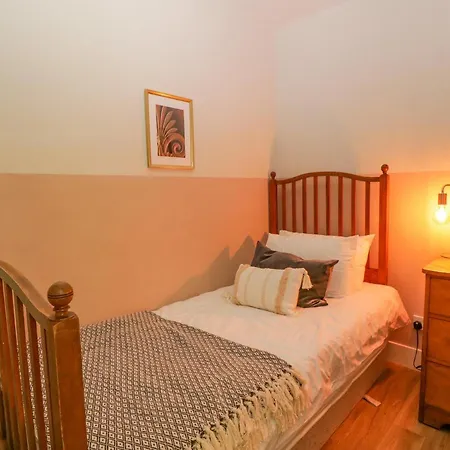 The Coach House - Holmwood Holiday home *