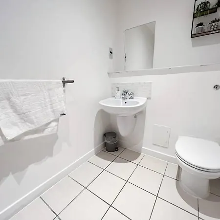 アパート Secc&hydro Beautiful 2br With Free Parking グラスゴー