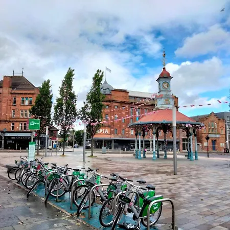 Spacious Flat In Bridgeton, Apartmán Glasgow