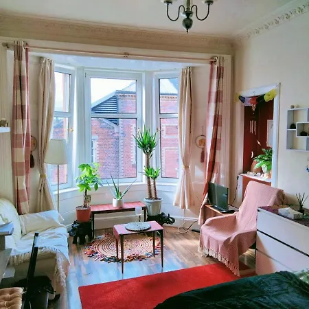 Spacious Flat In Bridgeton, Apartamento