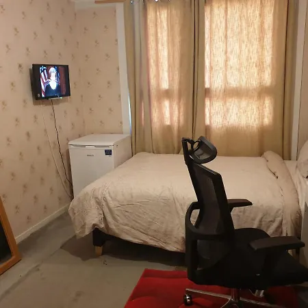 Beautiful Bedroom, Glasgow City Centre G4 Private Spare-Room