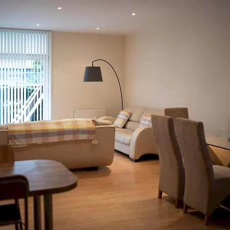 Appartamento Pass The Keys Spacious Family 2-bed Gf Sleeps 6 With Parking Glasgow