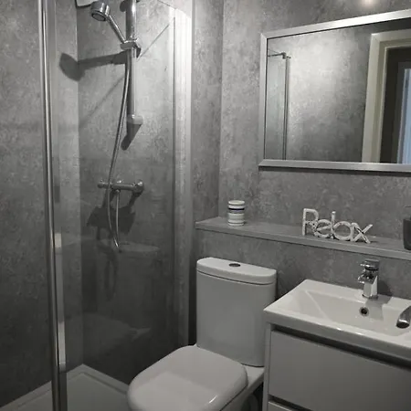 The Cluthar - Ground Floor West End Centre Rockvilla Flat & Parking Lägenhet