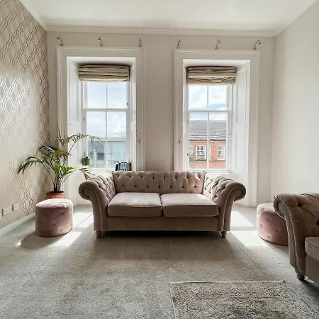 2-Bed Modern City Centre Apartment * Glasgow