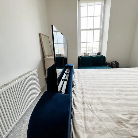 2-Bed Modern City Centre Apartment * Glasgow