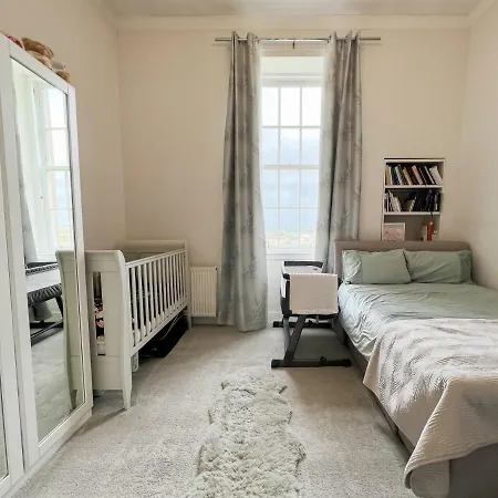 2-Bed Modern City Centre Apartment Glasgow