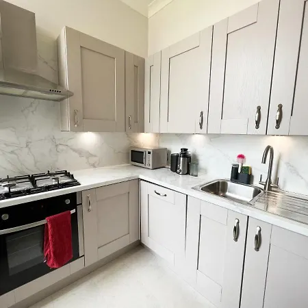 2-Bed Modern City Centre Apartment * Glasgow