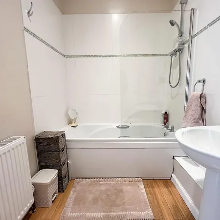 2-Bed Modern City Centre Apartment Appartamento