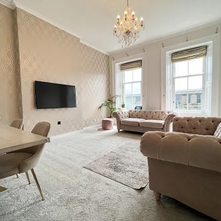 2-Bed Modern City Centre Apartment * Glasgow