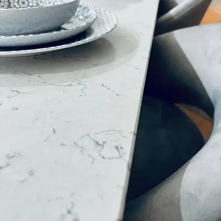 Villa Designer House - Of / 'hillhead' West End G12 - Luxurious & Contemporary Detached House / Terrace / Garden / 'electric Car Charging' Garage Parking