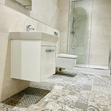 Villa Designer House - Of / 'hillhead' West End G12 - Luxurious & Contemporary Detached House / Terrace / Garden / 'electric Car Charging' Garage Parking