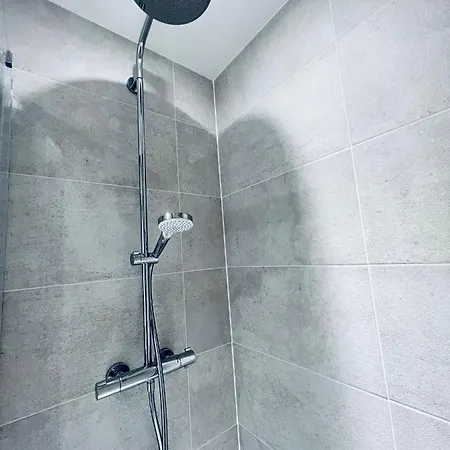 Villa Designer House - Of / 'hillhead' West End G12 - Luxurious & Contemporary Detached House / Terrace / Garden / 'electric Car Charging' Garage Parking