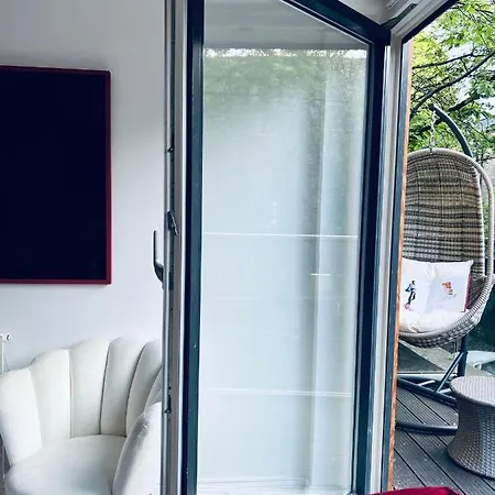 Designer House - Of / 'hillhead' West End G12 - Luxurious & Contemporary Detached House / Terrace / Garden / 'electric Car Charging' Garage Parking Glasgow