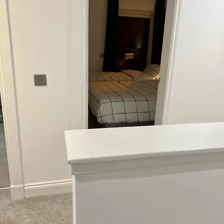 Designer House - Of / 'hillhead' West End G12 - Luxurious & Contemporary Detached House / Terrace / Garden / 'electric Car Charging' Garage Parking Villa