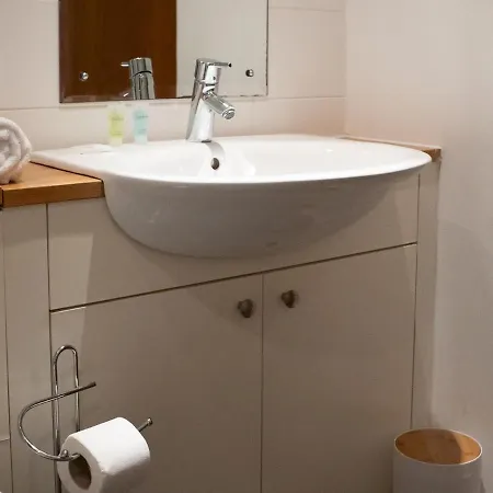 Pass The Keys Spacious Family 2-bed Gf Sleeps 6 With Parking Appartamento