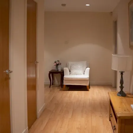 Appartamento Pass The Keys Spacious Family 2-bed Gf Sleeps 6 With Parking Glasgow