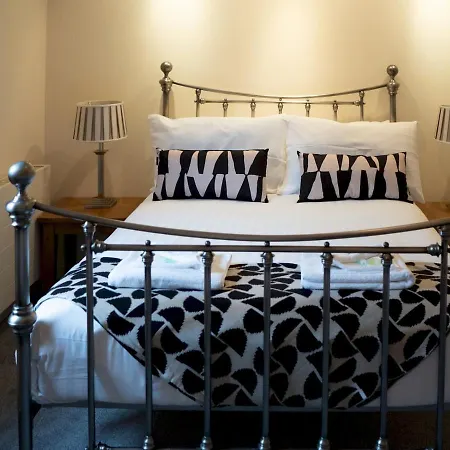 Pass The Keys Spacious Family 2-bed Gf Sleeps 6 With Parking *