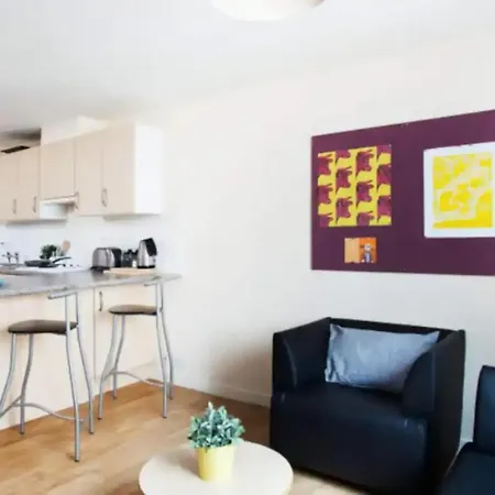 Comfy Ensuite Rooms For Students Only, Glasgow - Sk גלאזגו
