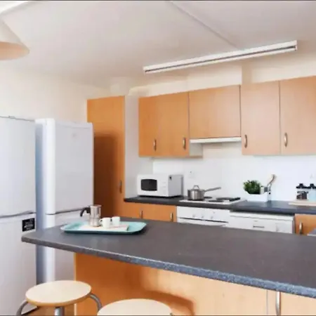 Comfy Ensuite Rooms For Students Only, Glasgow - Sk בית הארחה *