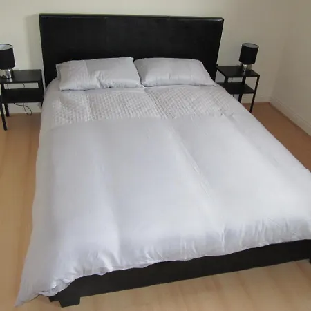 Cozy Off Road 2 Bedroom With Free Wi-fi And Private Parking