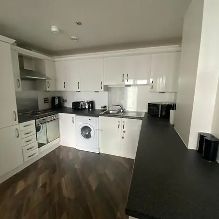 Secc/hydro Modern 6th Floor 2br Apartment, Great Views & Free Parking Apartment *
