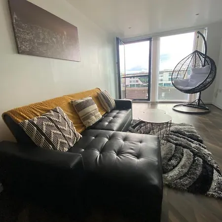 Secc/hydro Modern 6th Floor 2br Apartment, Great Views & Free Parking *