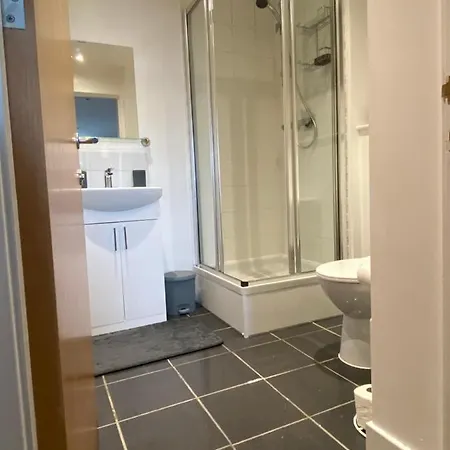 Secc/hydro Modern 6th Floor 2br Apartment, Great Views & Free Parking 아파트