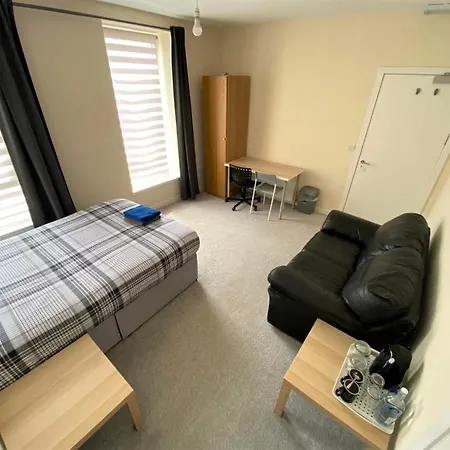Ibrox Guest house *