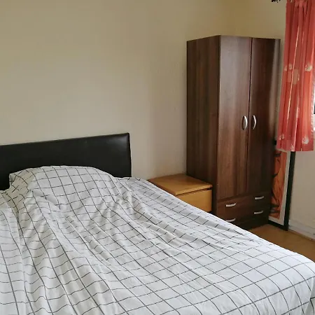 A Double Bedroom Near Centre Not In Great Condition Suitable For Short Guest house *