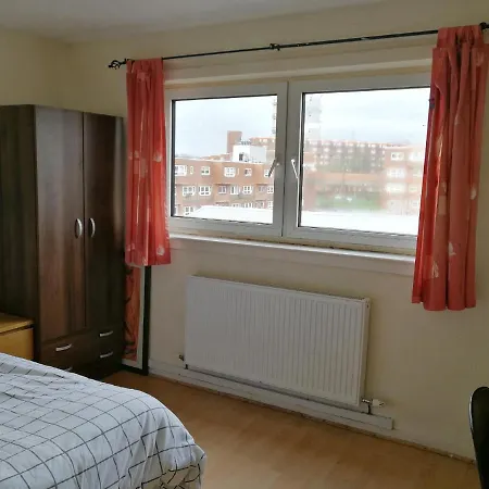 A Double Bedroom Near Centre Not In Great Condition Suitable For Short Glasgow