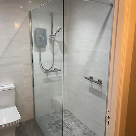 2 Bed Contemporary Free Parking Netflix Sleeps 4 格拉斯哥