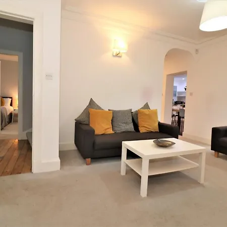 Signature - Moss View Apartment