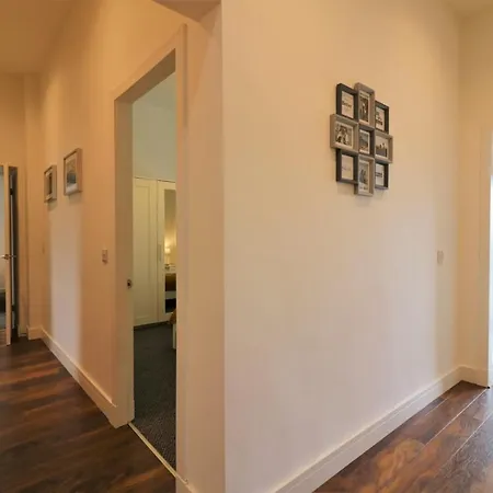 Signature - Railway Apartment Glasgow