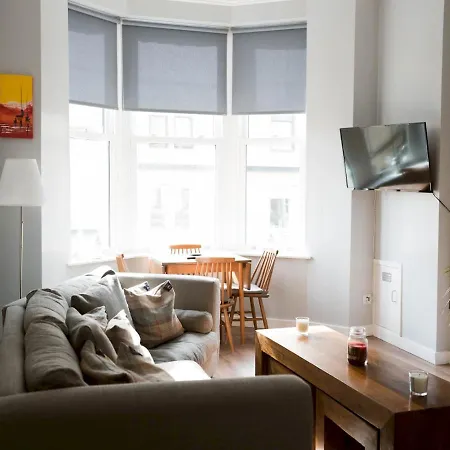 Apartment Pass The Keys Lovely Traditional 2 Bedroom Flat In West End