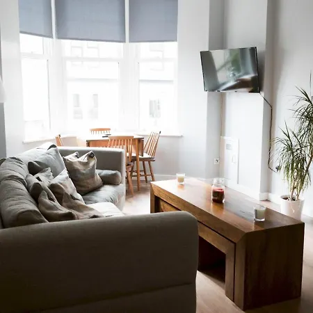 Pass The Keys Lovely Traditional 2 Bedroom Flat In West End Apartment Glasgow