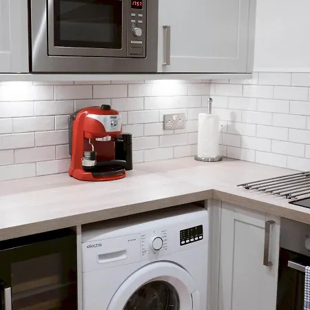 Apartment Pass The Keys Lovely Traditional 2 Bedroom Flat In West End