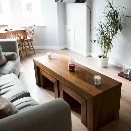 Pass The Keys Lovely Traditional 2 Bedroom Flat In West End
