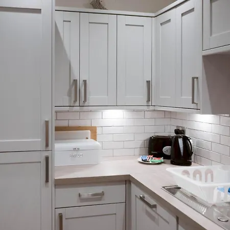 Pass The Keys Lovely Traditional 2 Bedroom Flat In West End Apartment *