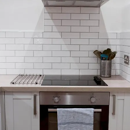 Pass The Keys Lovely Traditional 2 Bedroom Flat In West End Apartment *