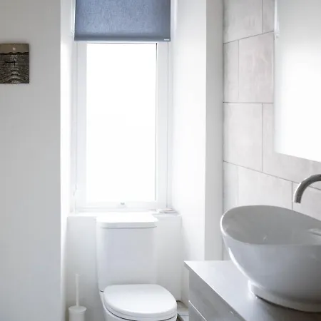 Pass The Keys Lovely Traditional 2 Bedroom Flat In West End * Glasgow
