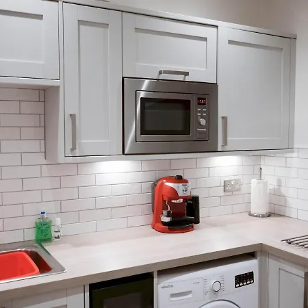 Pass The Keys Lovely Traditional 2 Bedroom Flat In West End Apartment