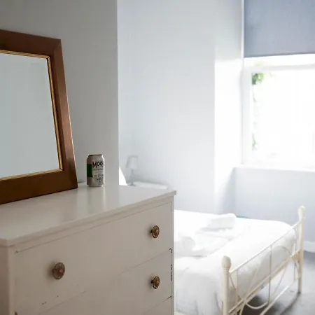 Pass The Keys Lovely Traditional 2 Bedroom Flat In West End Apartment Glasgow