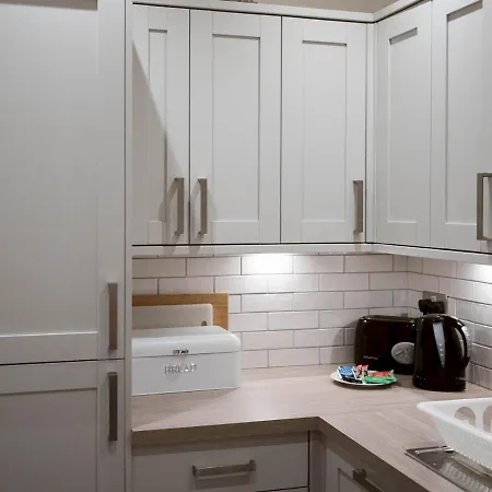 Pass The Keys Lovely Traditional 2 Bedroom Flat In West End Apartment *