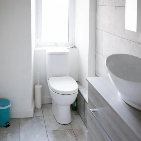 Pass The Keys Lovely Traditional 2 Bedroom Flat In West End Apartment Glasgow