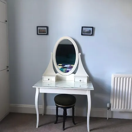 Beautiful Double In Idyllic West End Townhouse *