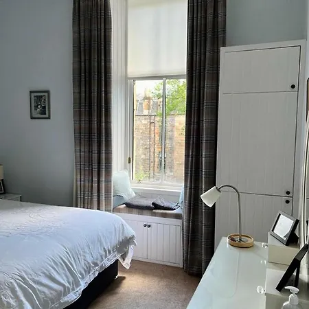 Accommodatie bij particulieren Beautiful Double In Idyllic West End Townhouse